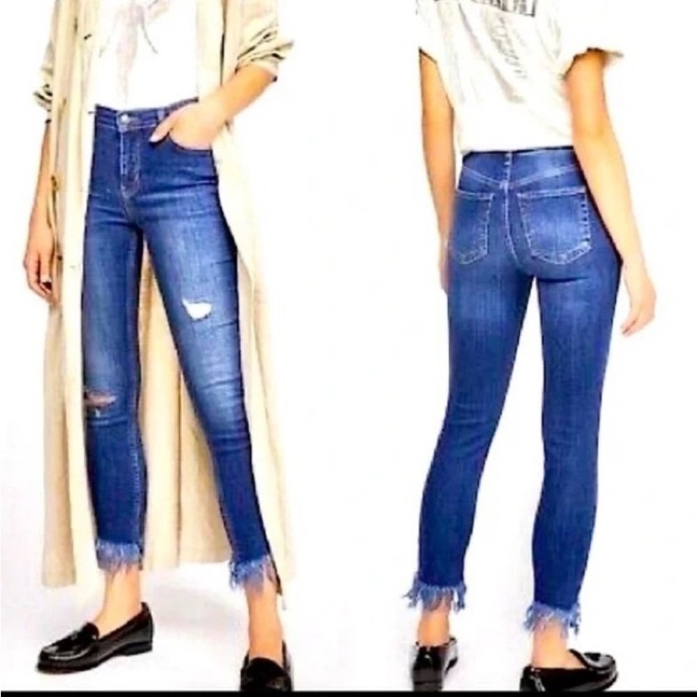 Free People Frayed Ripped
Distressed Skinny Jeans Size 29.